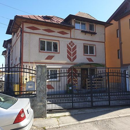 Apartament Mansarda Venus Ramnicu Valcea Exterior foto